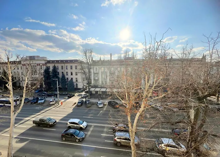 1-Bedroom Flat With Balcony On Stefan The Great St