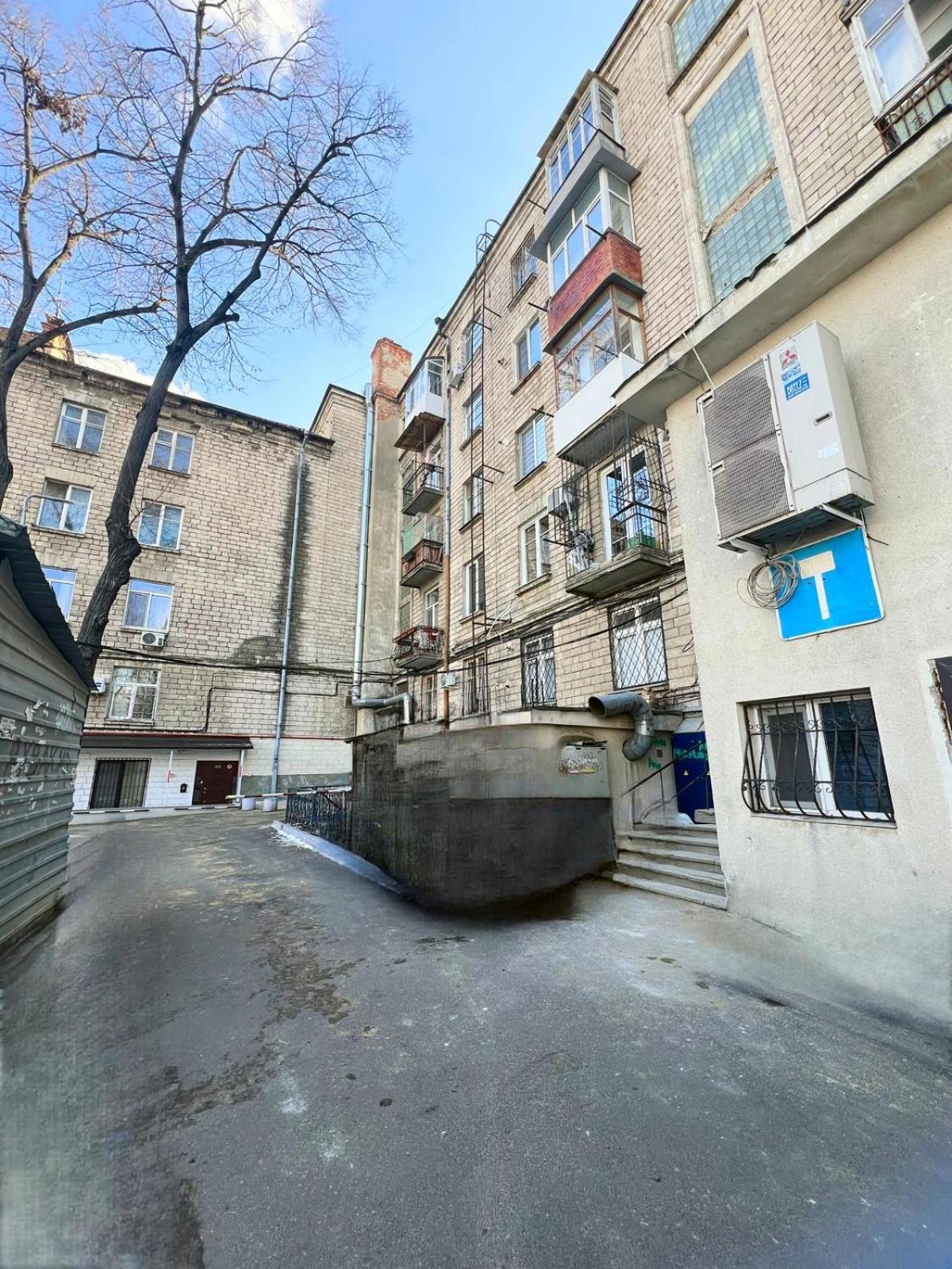 1-bedroom Flat With Balcony On Stefan The Great St Daire *