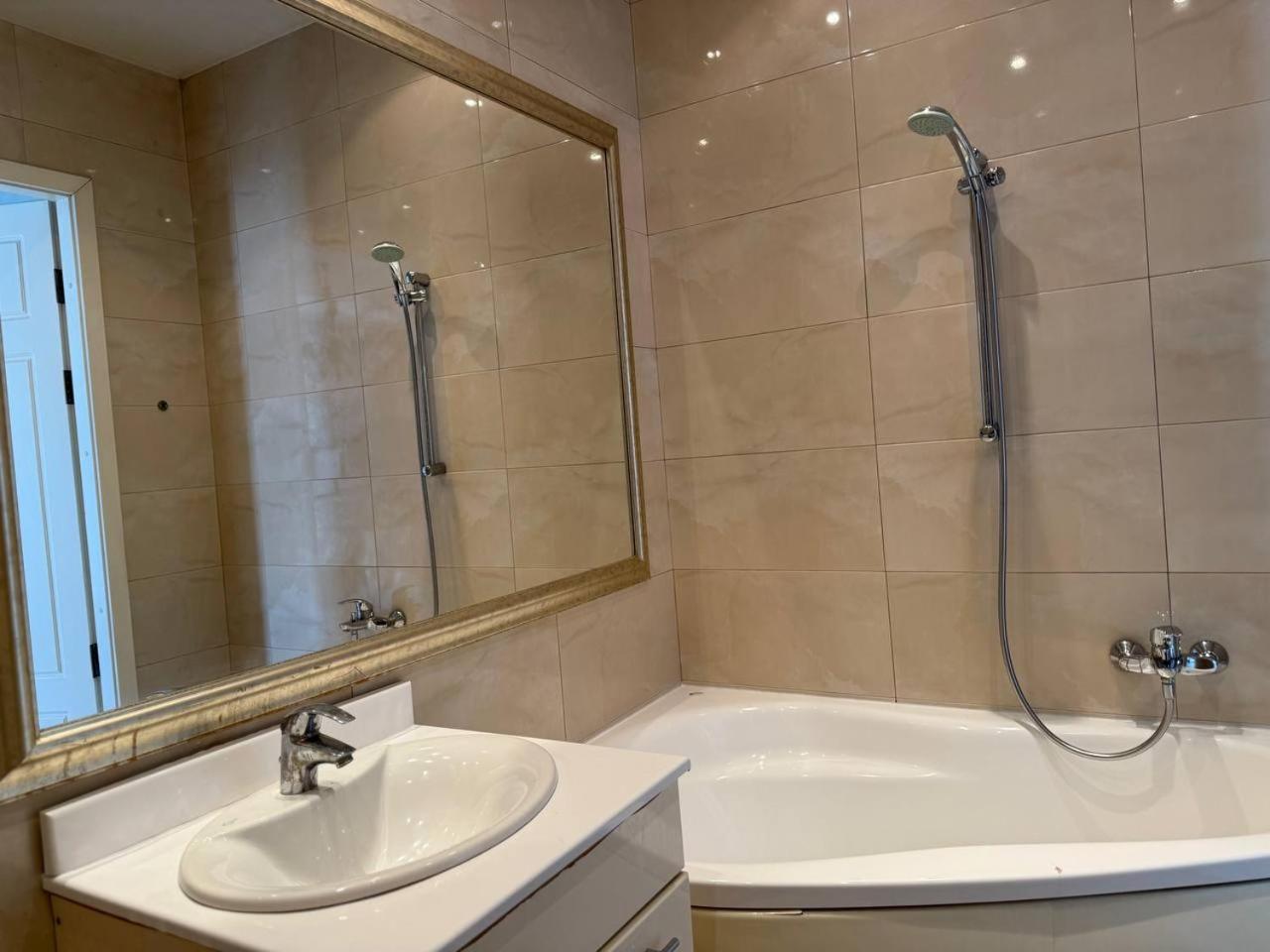 1-bedroom Flat With Balcony On Stefan The Great St Daire
