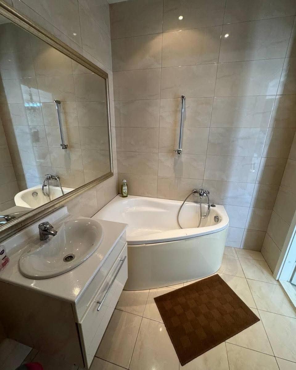 Daire 1-bedroom Flat With Balcony On Stefan The Great St Kişinev